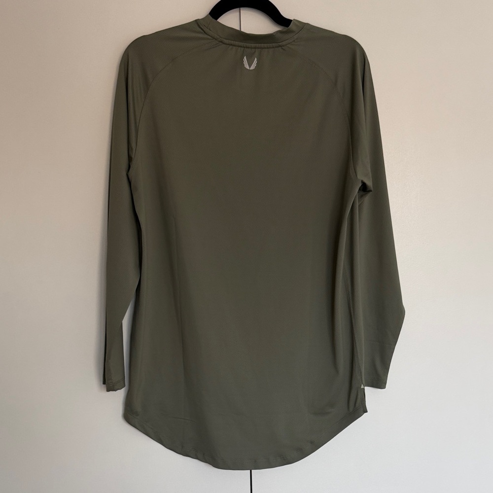 Men's ASRV long sleeve size medium